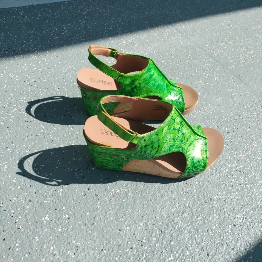 Corky's Comfort Platform Wedge Sandals Green Animal Print Boho Chic Resortwear